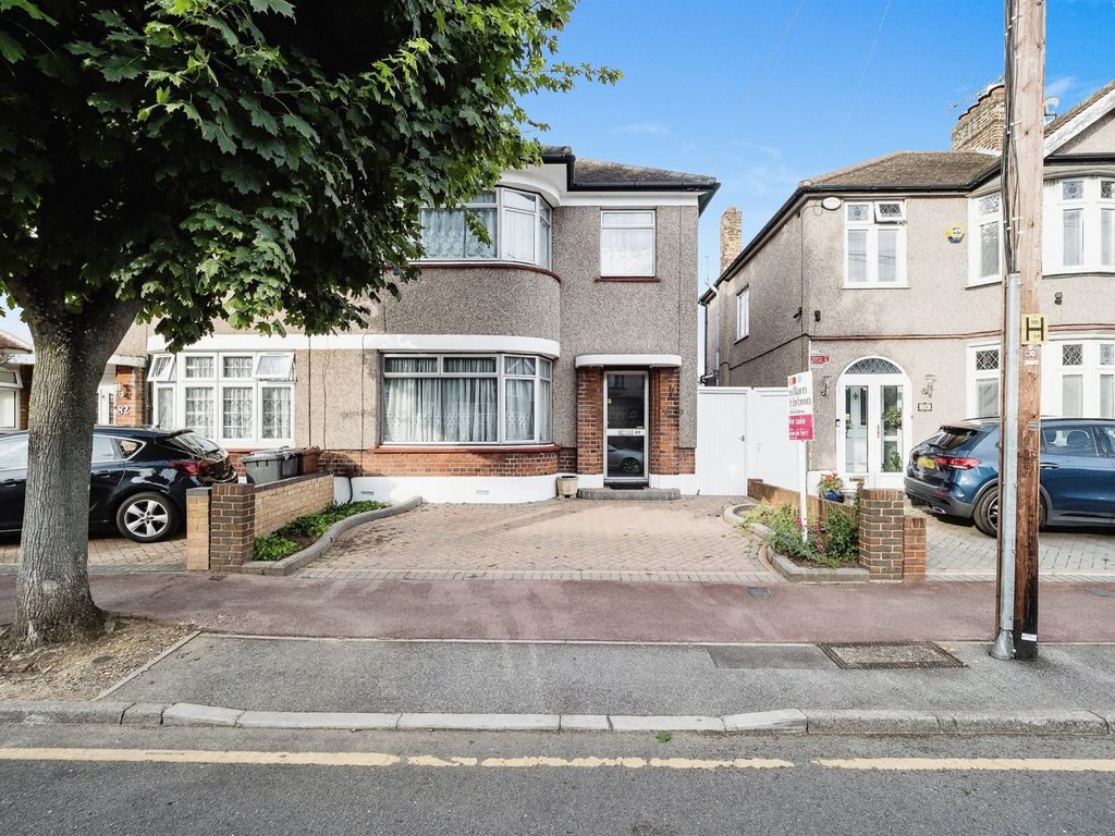 3 bed end terrace house for sale in Sheringham Drive, Barking IG11 Zoopla