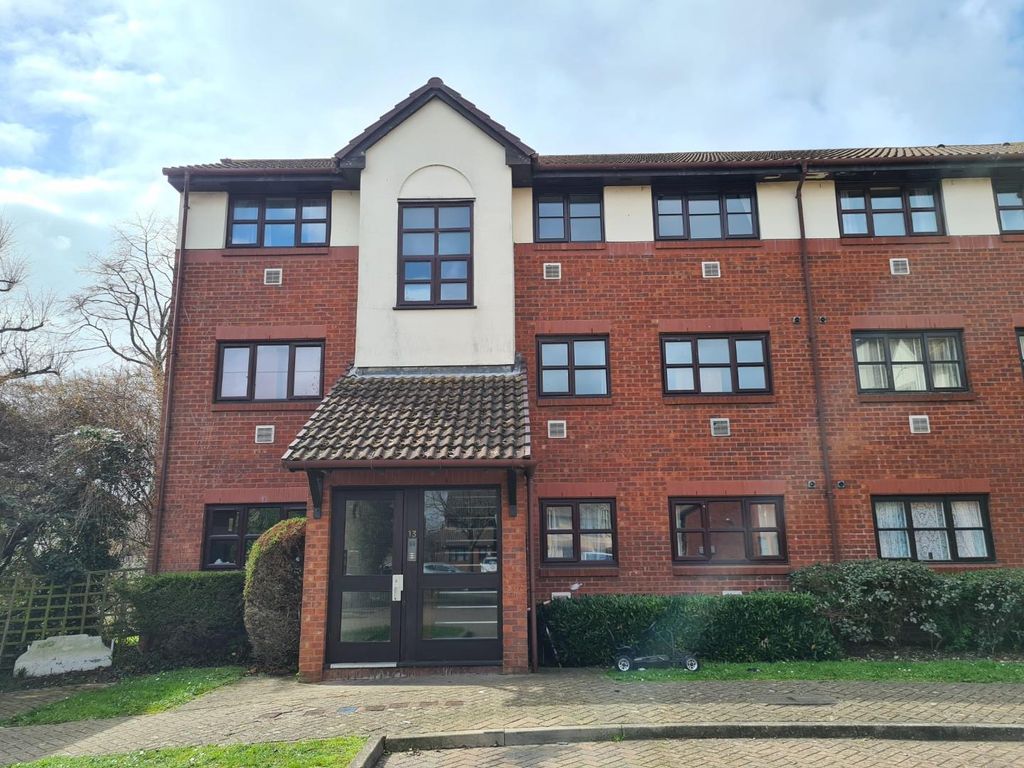 2 bed flat for sale in Poppy Close, Hackbridge, Surrey SM6 Zoopla