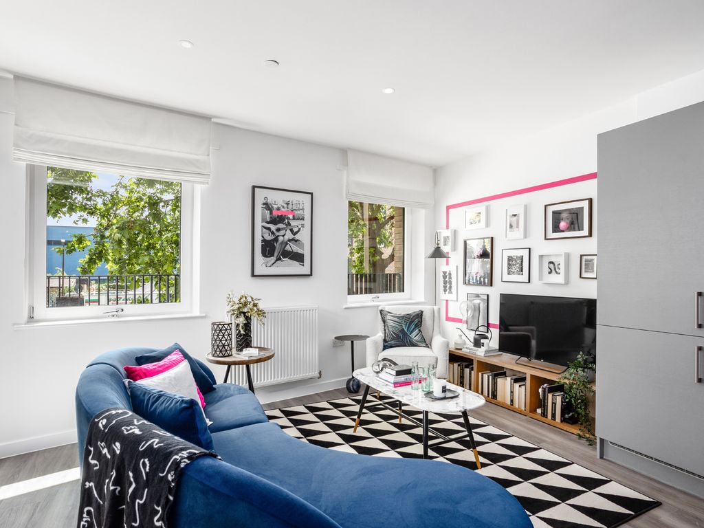 Blackhorse Road 59, Walthamstow E17  