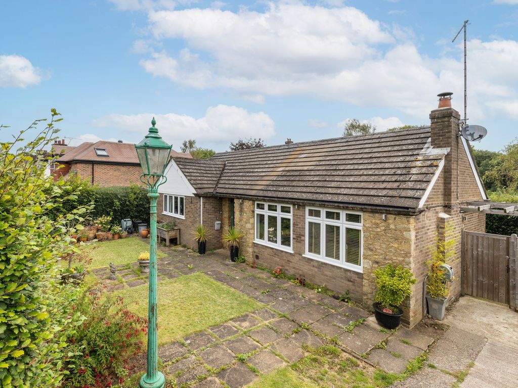 2 bed detached bungalow for sale in Stoneleigh Road, Oxted RH8, £