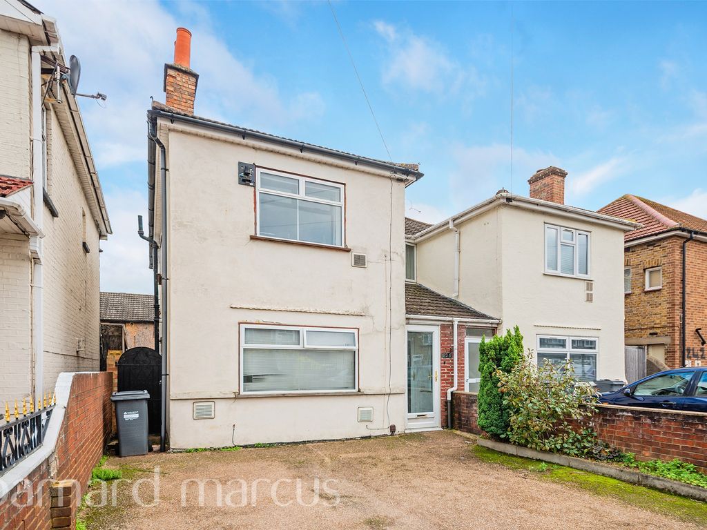 3 bed semidetached house for sale in Wellington Road South, Hounslow