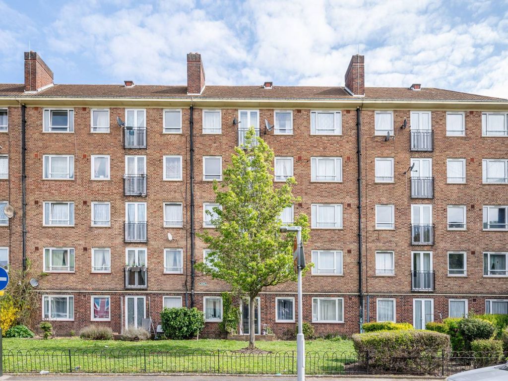 4 bed flat to rent in Armfield Crescent, Mitcham CR4 Zoopla