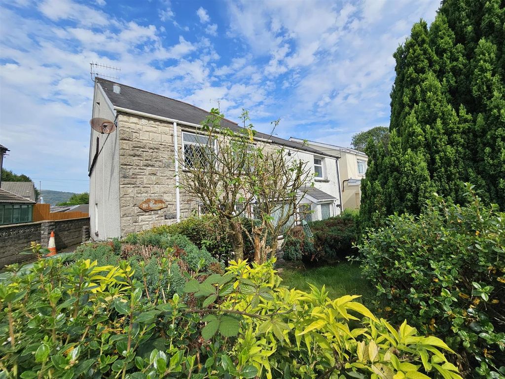 3-bed-cottage-for-sale-in-mound-road-maesycoed-pontypridd-cf37