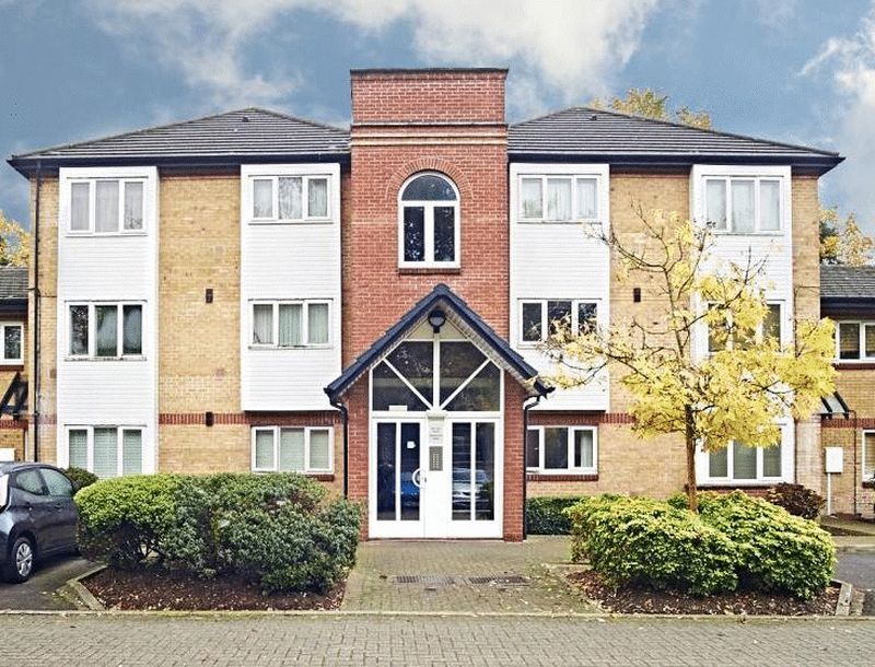 1 bed flat to rent in Riverside Court, Heathcote Road, Twickenham TW1