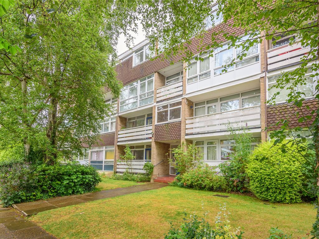 2 bed flat for sale in Woking, Surrey GU22 Zoopla