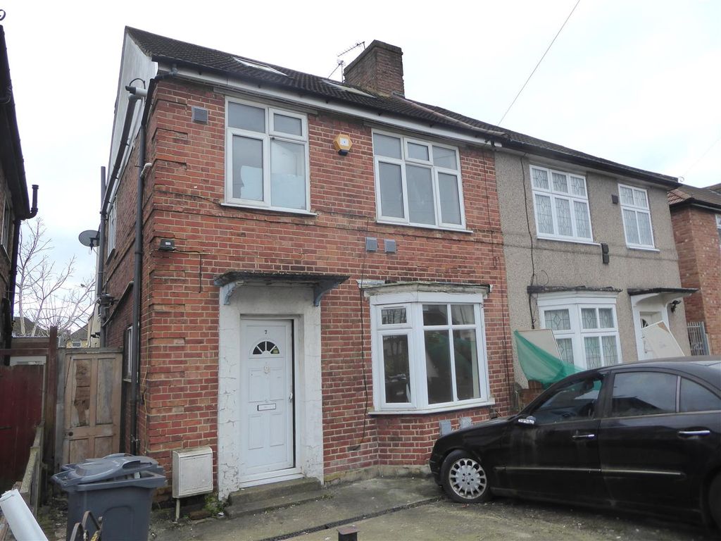 4 bed semidetached house for sale in Tennyson Road, Hounslow TW3, £