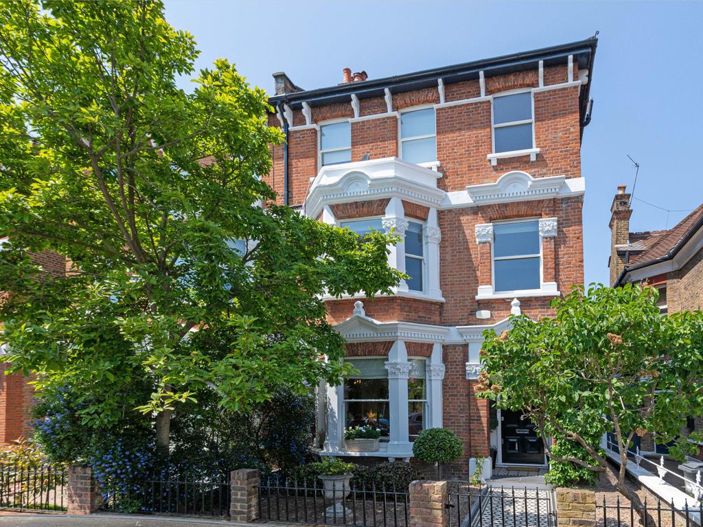 4 bed semidetached house for sale in Burlington Gardens, London W4