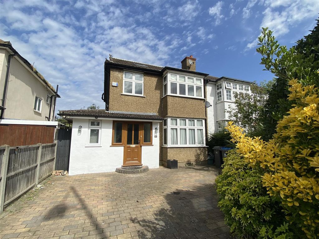4 bed semidetached house to rent in Warren Drive North, Tolworth, Surbiton KT5, £2,750 pcm Zoopla