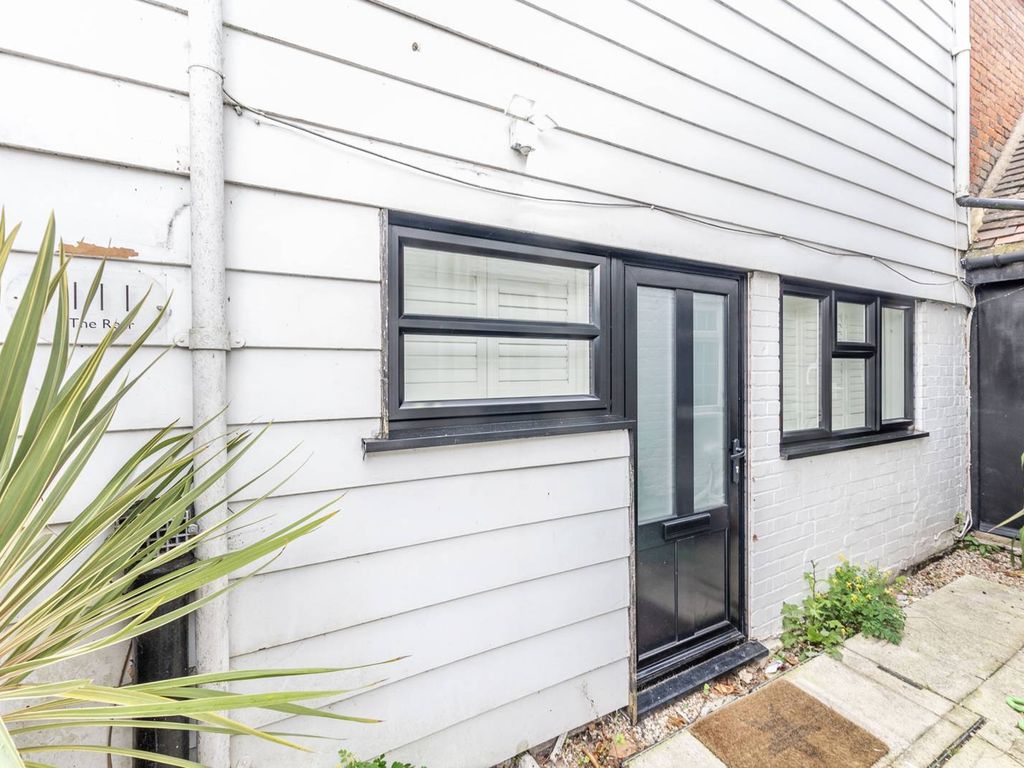 3 bed flat to rent in Stanmore Hill, Stanmore HA7, £1,800 pcm Zoopla