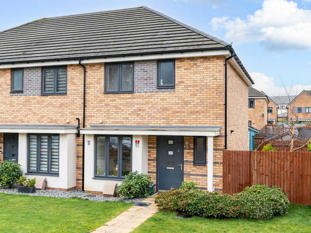 3 bed terraced house to rent in Henry Close, Welwyn Garden City AL7, £