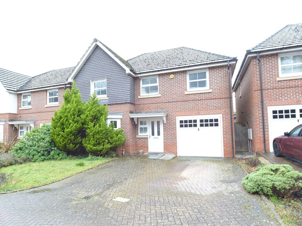4 bed detached house for sale in Haskins Gardens, Farnborough GU14 Zoopla
