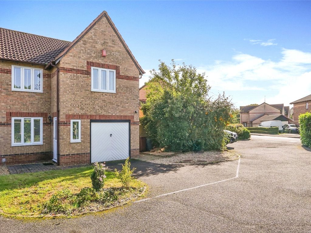 3 bed detached house for sale in Heather Road, Bicester, Oxfordshire
