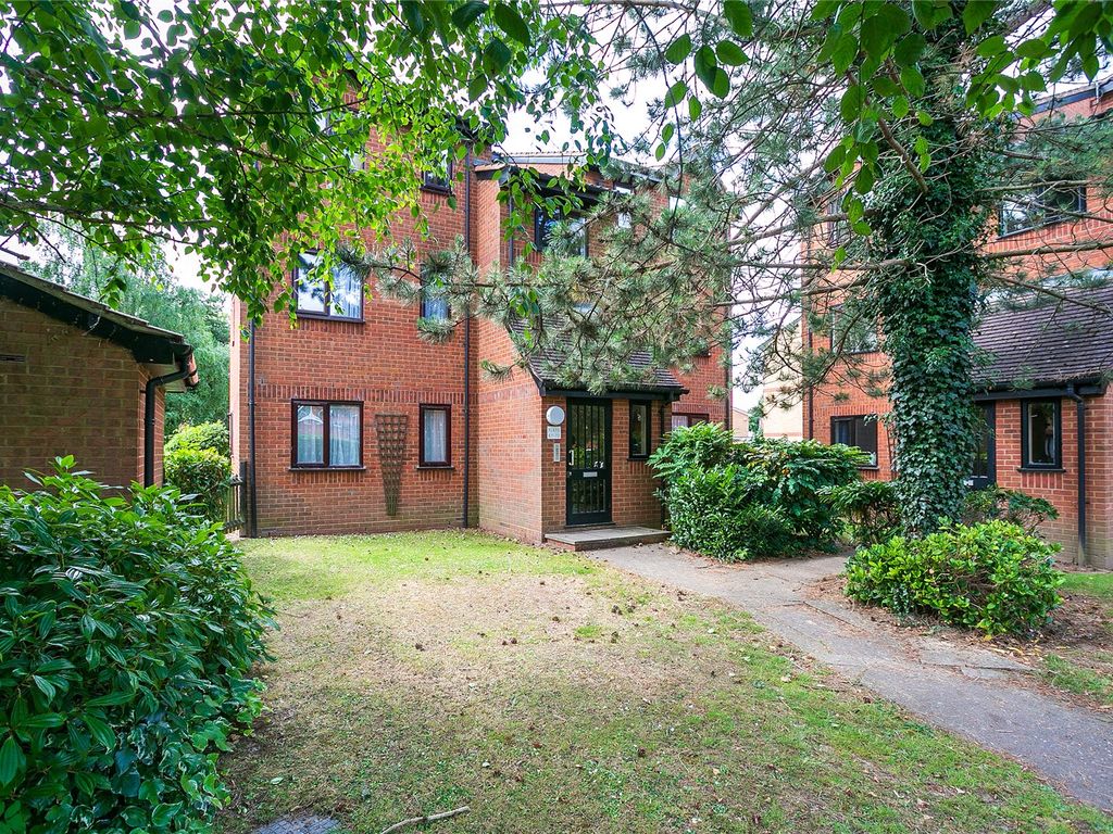 1 bed flat for sale in Courtlands Close, Watford, Hertfordshire WD24