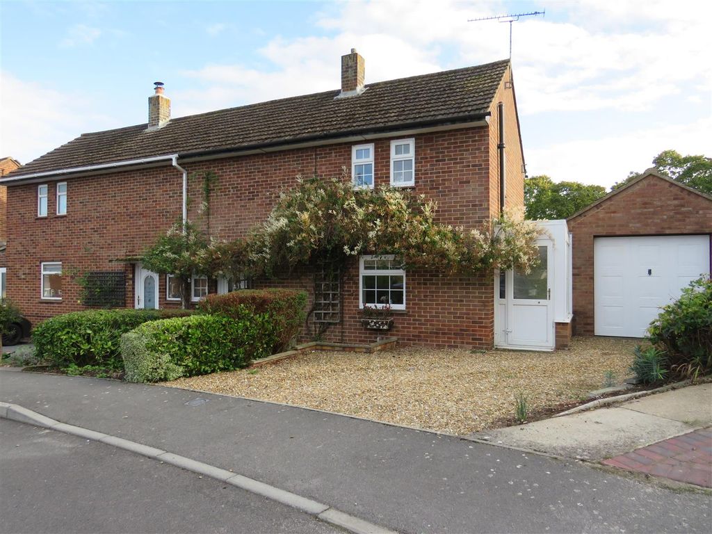 2 bed semidetached house for sale in Cadnam Crescent, Amesbury