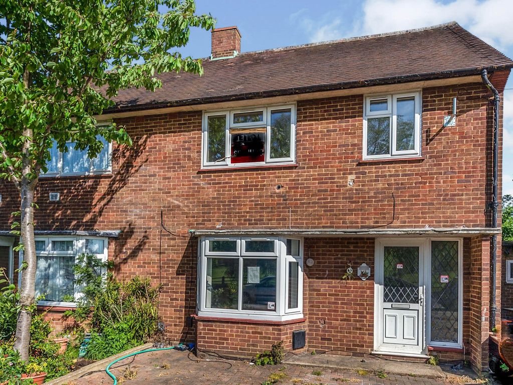 3 bed semidetached house for sale in Farley Hill, Luton, Bedfordshire