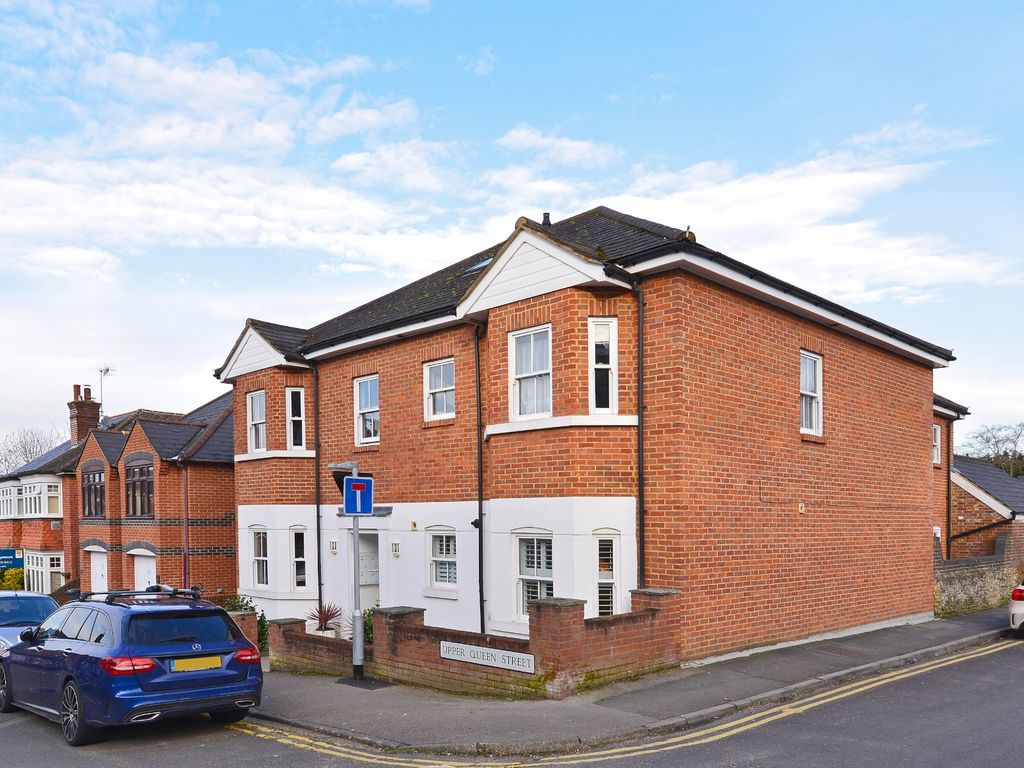 2 bed flat for sale in Upper Queen Street, Godalming, Surrey GU7 Zoopla