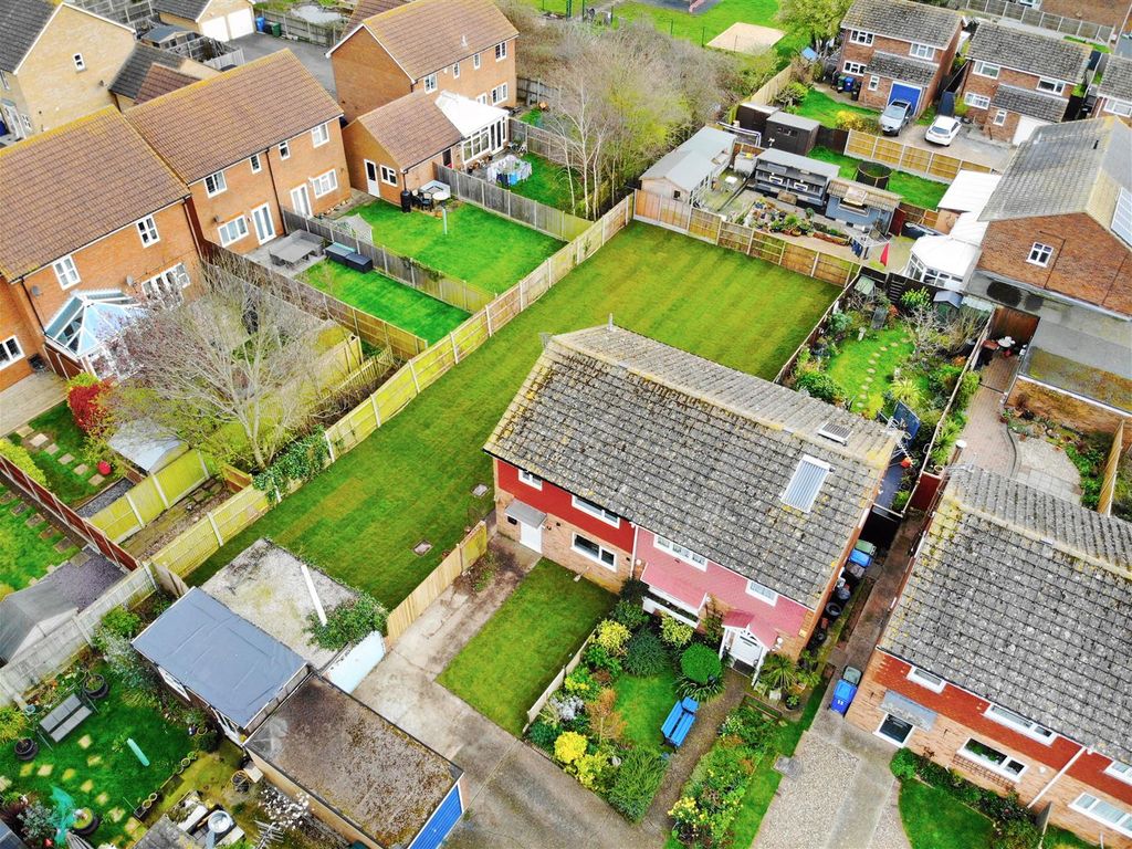 3 bed semidetached house for sale in Evergreen Close, Iwade