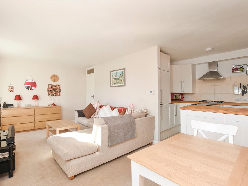 1 bed flat to rent in Lambourn Grove, Norbiton, Kingston Upon Thames