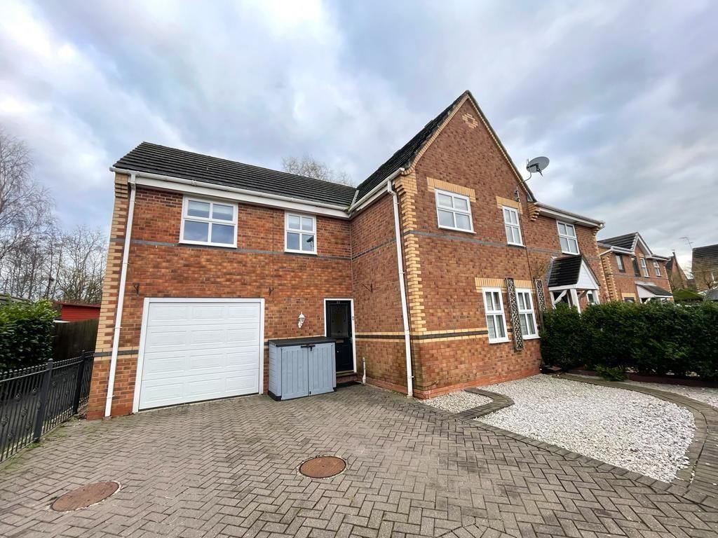 4 bed semidetached house for sale in Richardson Close, Elworth