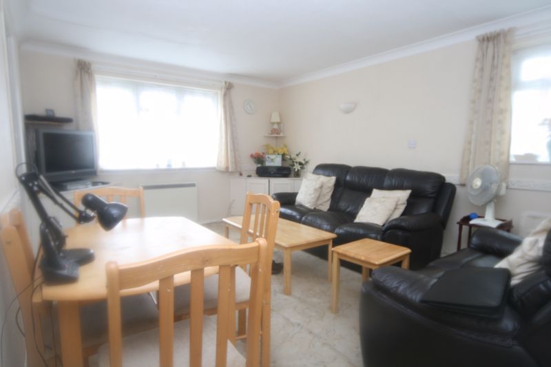 2 bed flat to rent in Makepeace Road, Northolt UB5, £1,450 pcm Zoopla