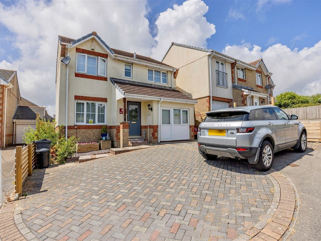 4 bed detached house to rent in Road, St Austell PL25 Zoopla
