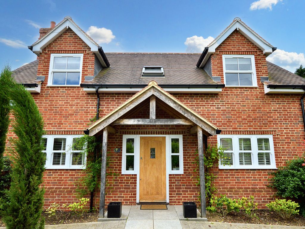 3 bed detached house to rent in Mayflower Road, St Albans AL2, £3,500