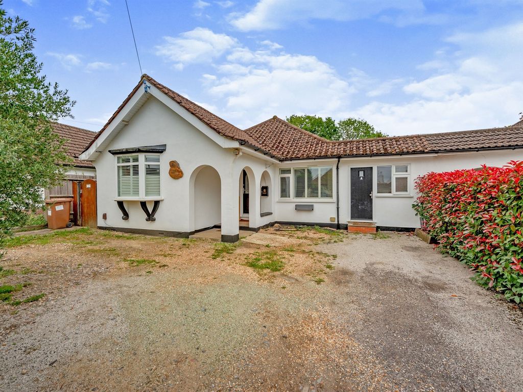 4 bed bungalow for sale in Westmead Drive, Salfords, Redhill RH1 Zoopla