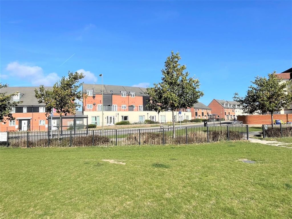 1 bed flat for sale in Sir Frank Williams Avenue, Didcot OX11 Zoopla