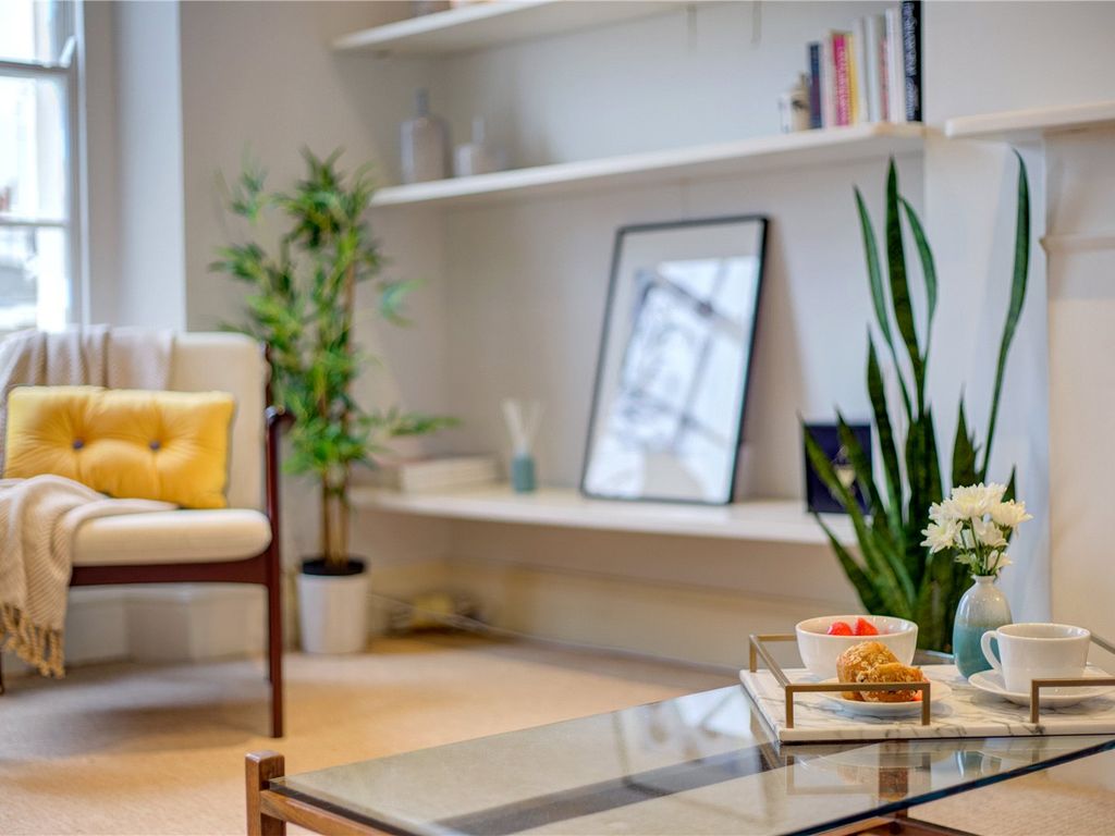 1 bed flat to rent in Chepstow Crescent, Kensington And Chelsea, London