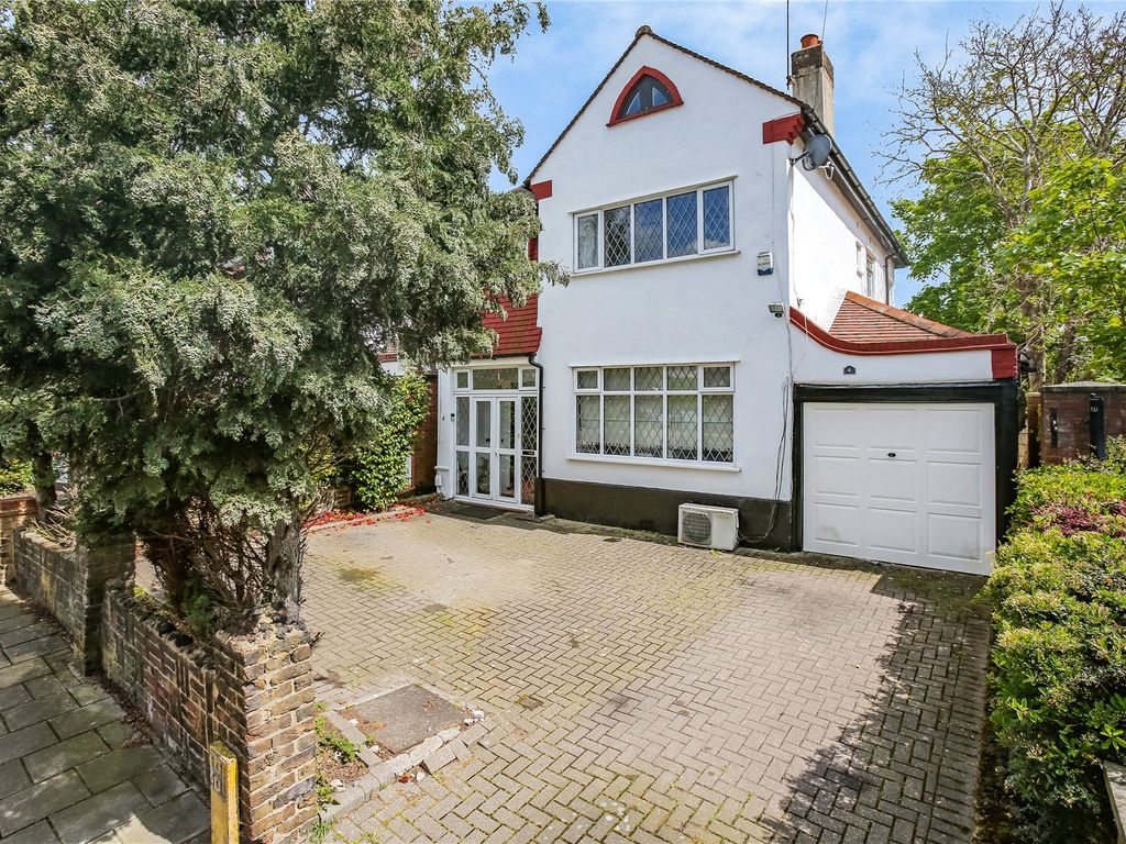 4 bed detached house for sale in Havering Drive, Romford RM1, £700,000