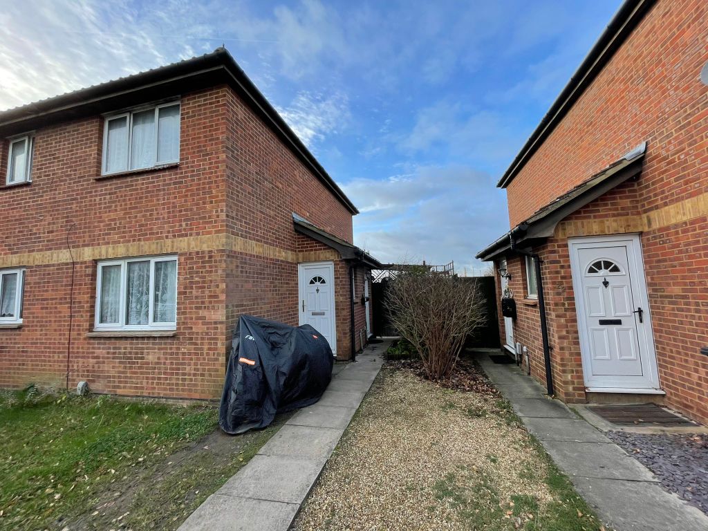 1 bed detached house to rent in Dickens Court, Biggleswade SG18, £850