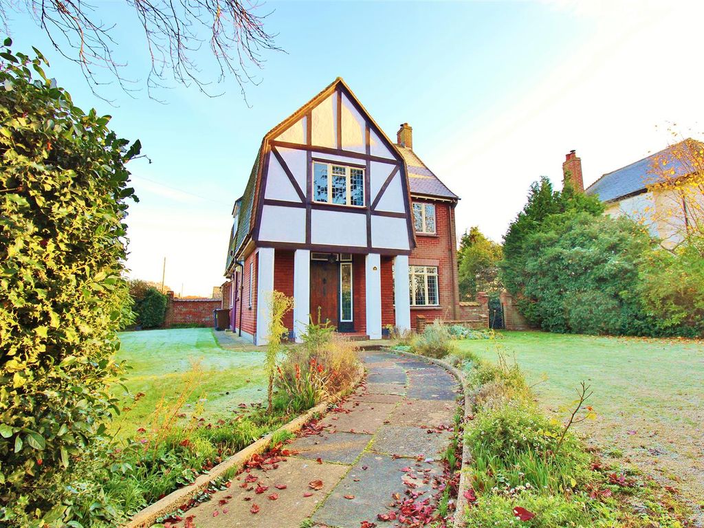 4 bed detached house for sale in Landermere Road, ThorpeLeSoken