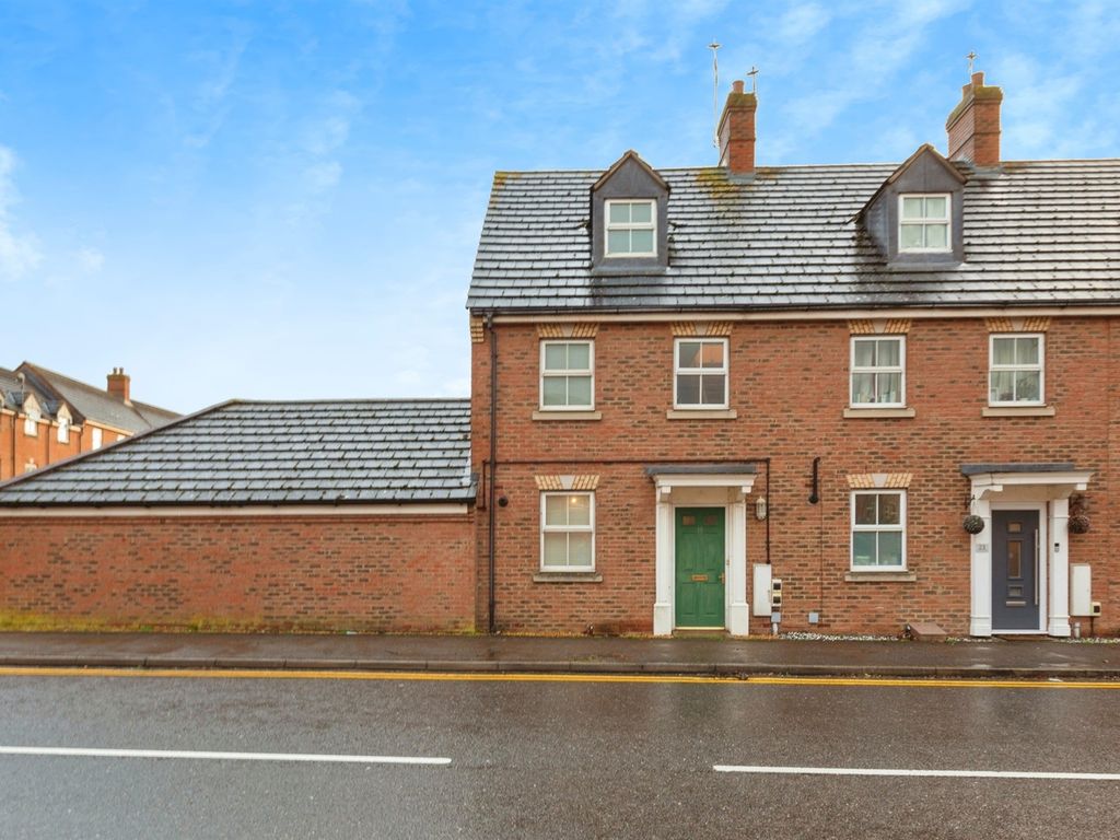 3 bed end terrace house for sale in Great Meadow Way, Aylesbury HP19, £