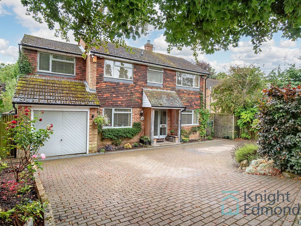 4 bed detached house for sale in Workhouse Lane, East Farleigh ME15, £