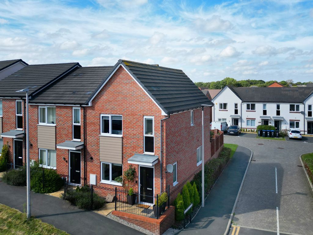 3 bed semidetached house for sale in Baker Street, Rugby CV21, £