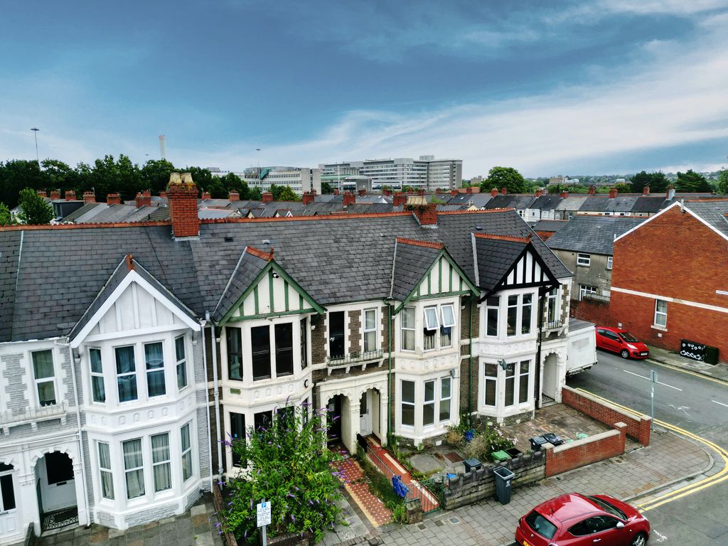 2 bed flat to rent in Whitchurch Road, Gabalfa, Cardiff CF14, £1,150