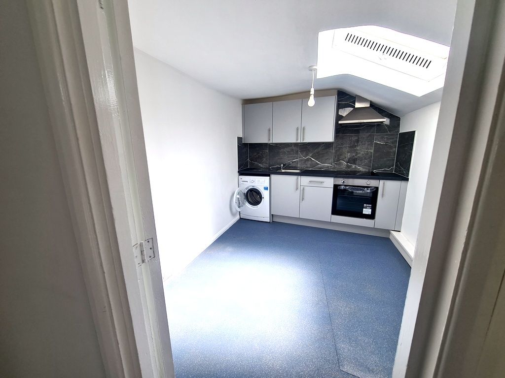2 bed flat to rent in The Borough, Hinckley LE10, £750 pcm Zoopla