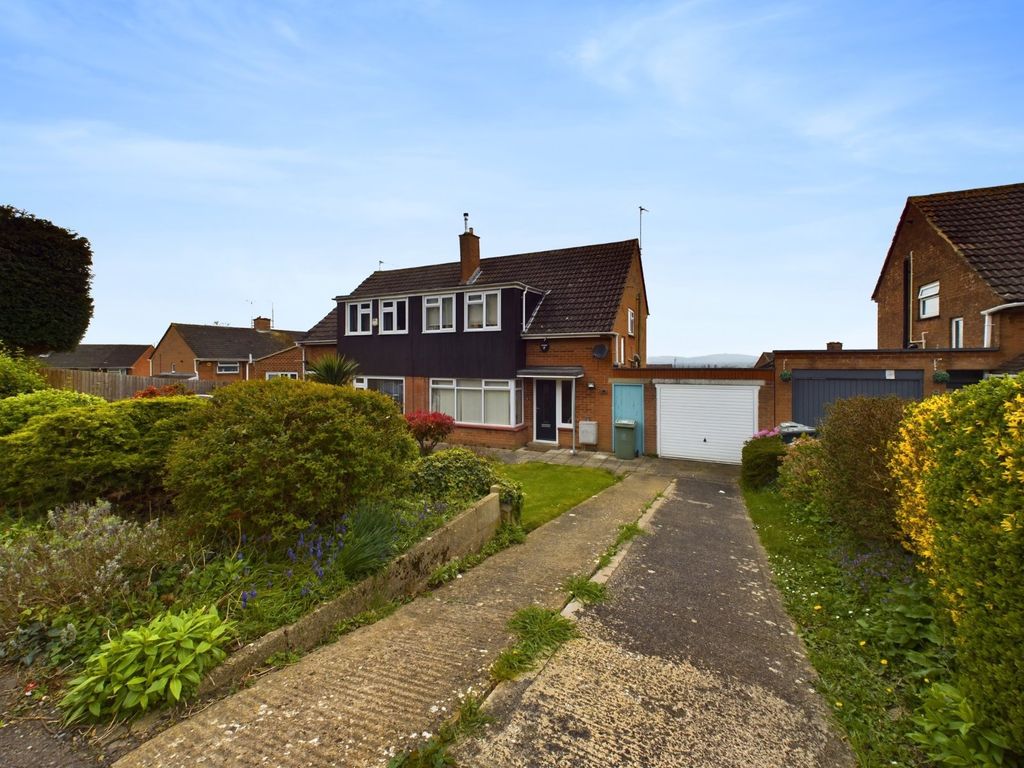 3 bed semidetached house for sale in Hillborough Road, Tuffley
