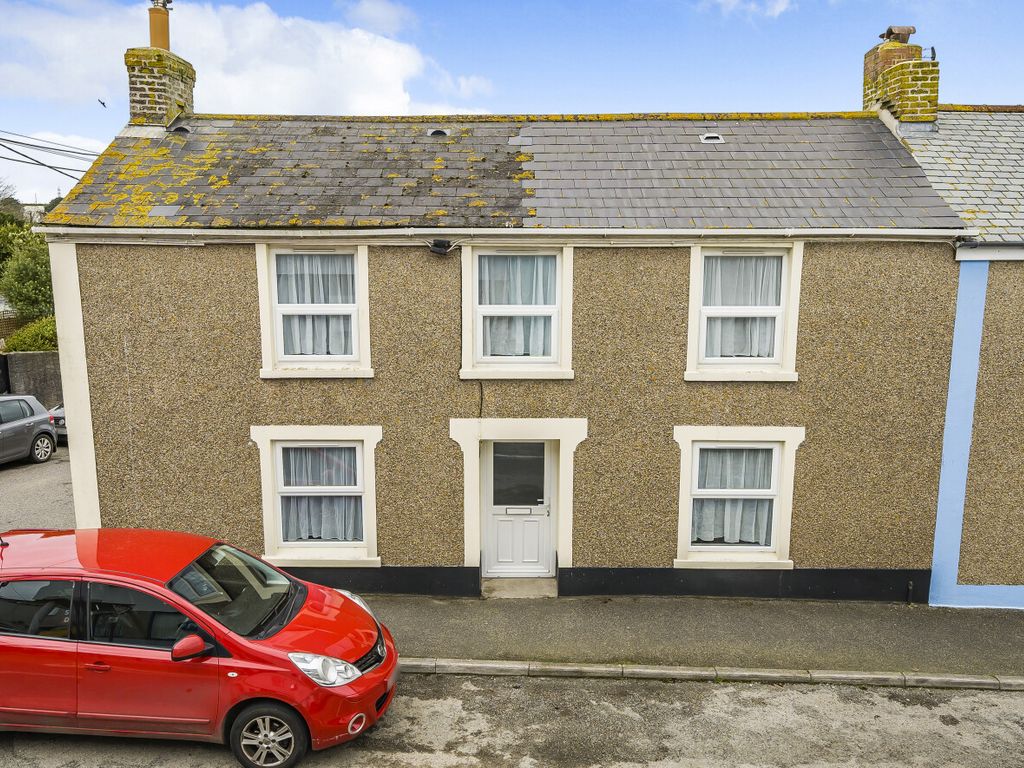 3 bed end terrace house for sale in St Johns Street, Hayle, Cornwall