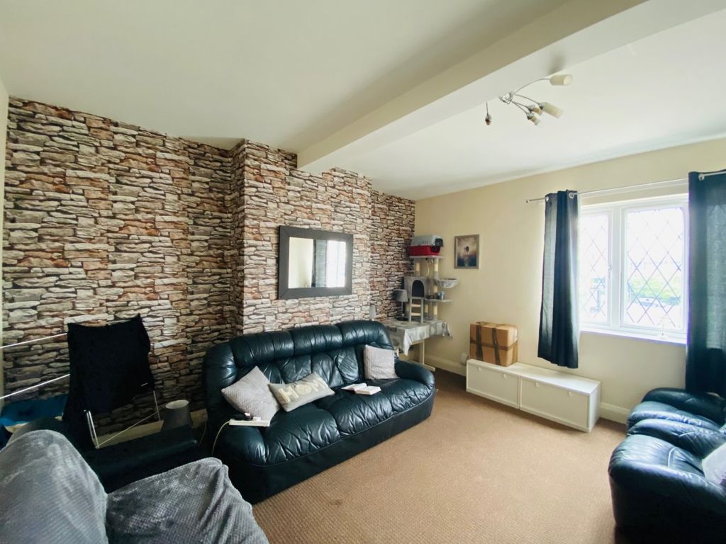 3 bed flat to rent in Rayners Lane, Pinner HA5, £1,600 pcm Zoopla