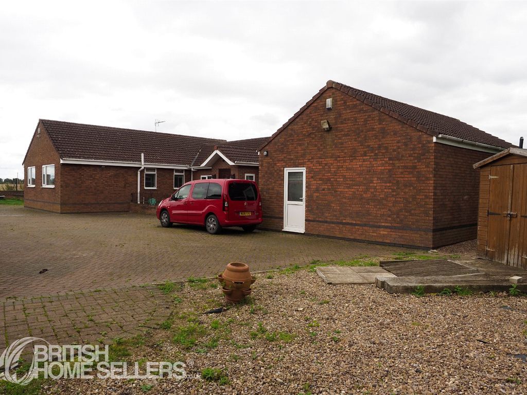 4 bed bungalow for sale in Creykes Sidings, Rawcliffe Bridge, Goole