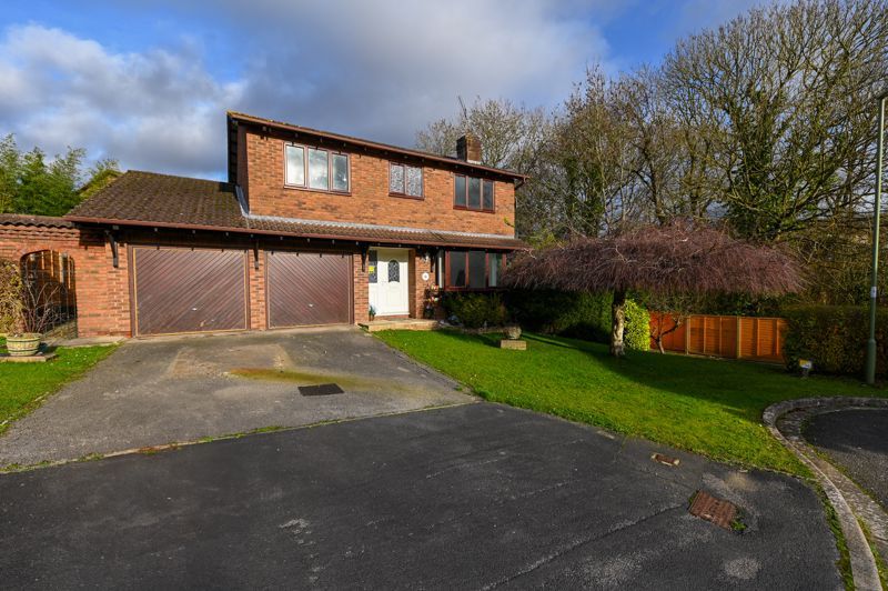 4 bed detached house for sale in Deeping Gate, Waterlooville PO7, £