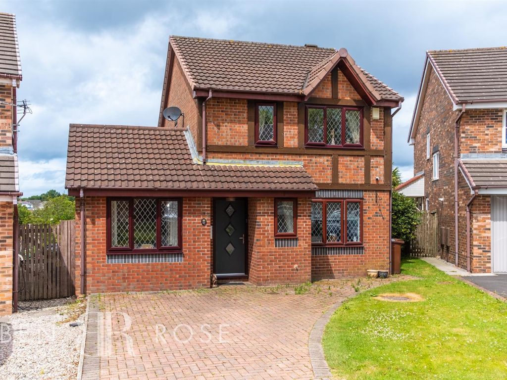4 bed detached house for sale in Ashdown Drive, ClaytonLeWoods
