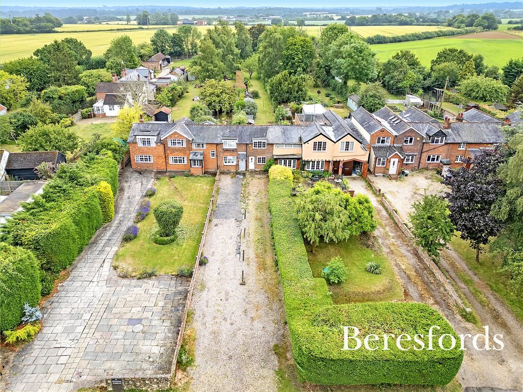 3 bed terraced house for sale in Highwood Road, Writtle CM1, £325,000