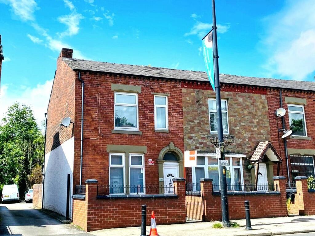 3 bed end terrace house for sale in Ashton Road, Oldham OL8, £160,000 Zoopla