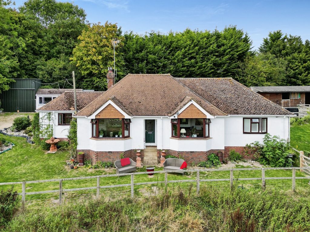 4 bed detached bungalow for sale in Broad Oak Road, Milstead