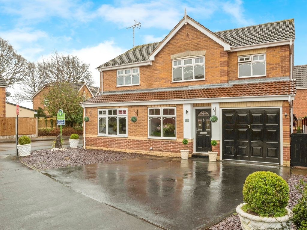 6 bed detached house for sale in Acer Croft, Armthorpe, Doncaster DN3