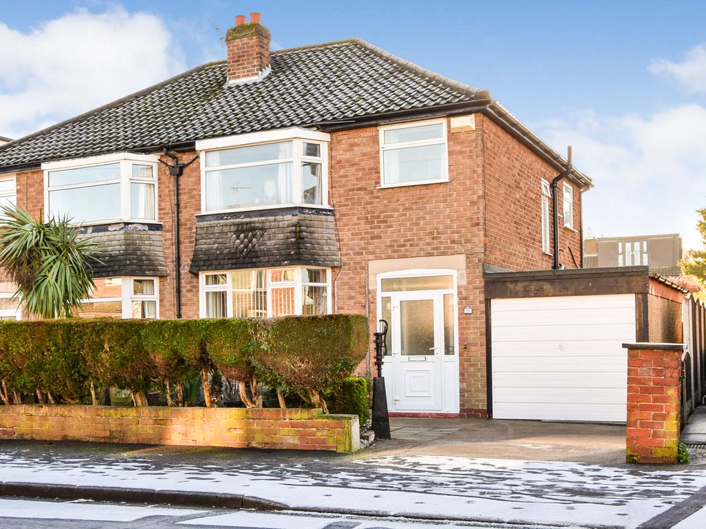 3 bed semidetached house for sale in Fulmar Drive, Sale, Greater