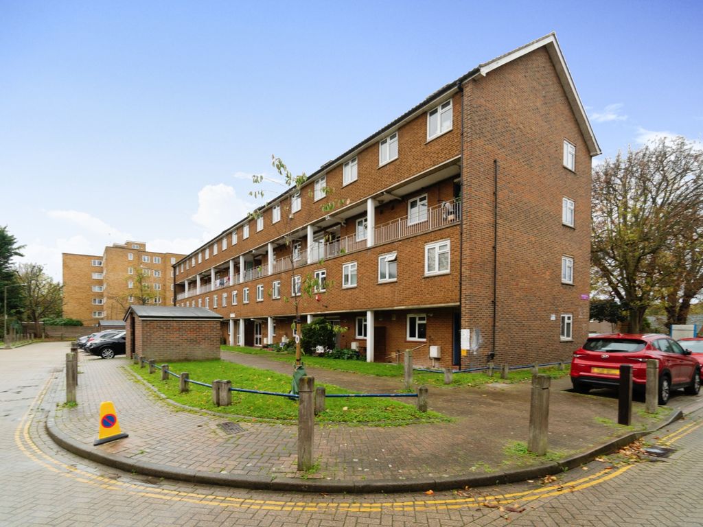 48 Aldrington Road, Streatham SW16  