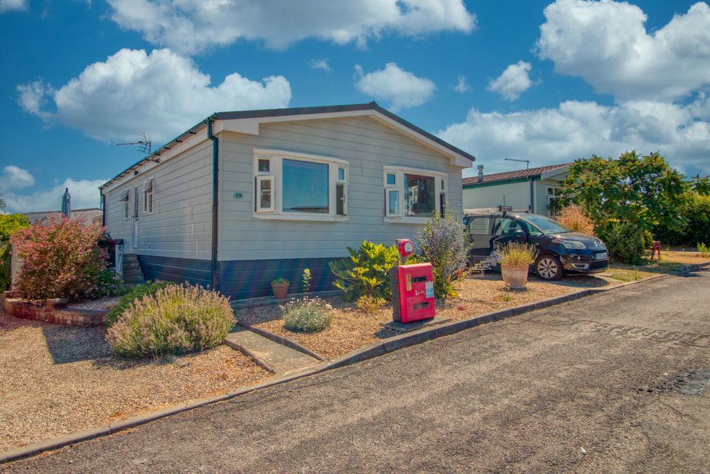 2 bed mobile/park home for sale in Broughton Park, Shoreditch, Taunton